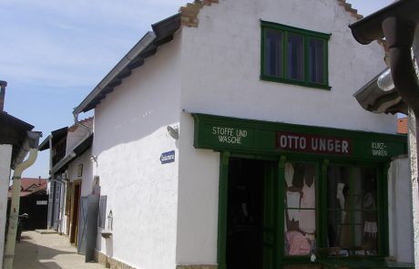 Stoffgeschäft im Dorfmuseum Mönchhof