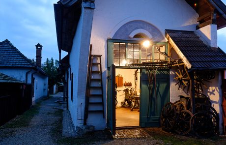 Abendstimmung im Dorfmuseum Mönchhof